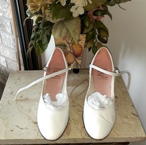 Capezio size 7.5  student footlights white shoes